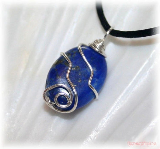 Collier pendentif lapis-lazuli serti spirale plaqué-argent wire-wrapping original pas cher